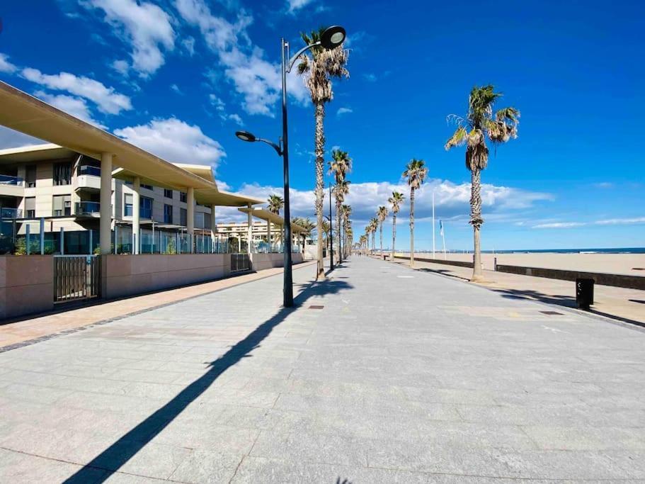 Stylish Apartment With Terrace On The Beachfrom Valencia Eksteriør billede